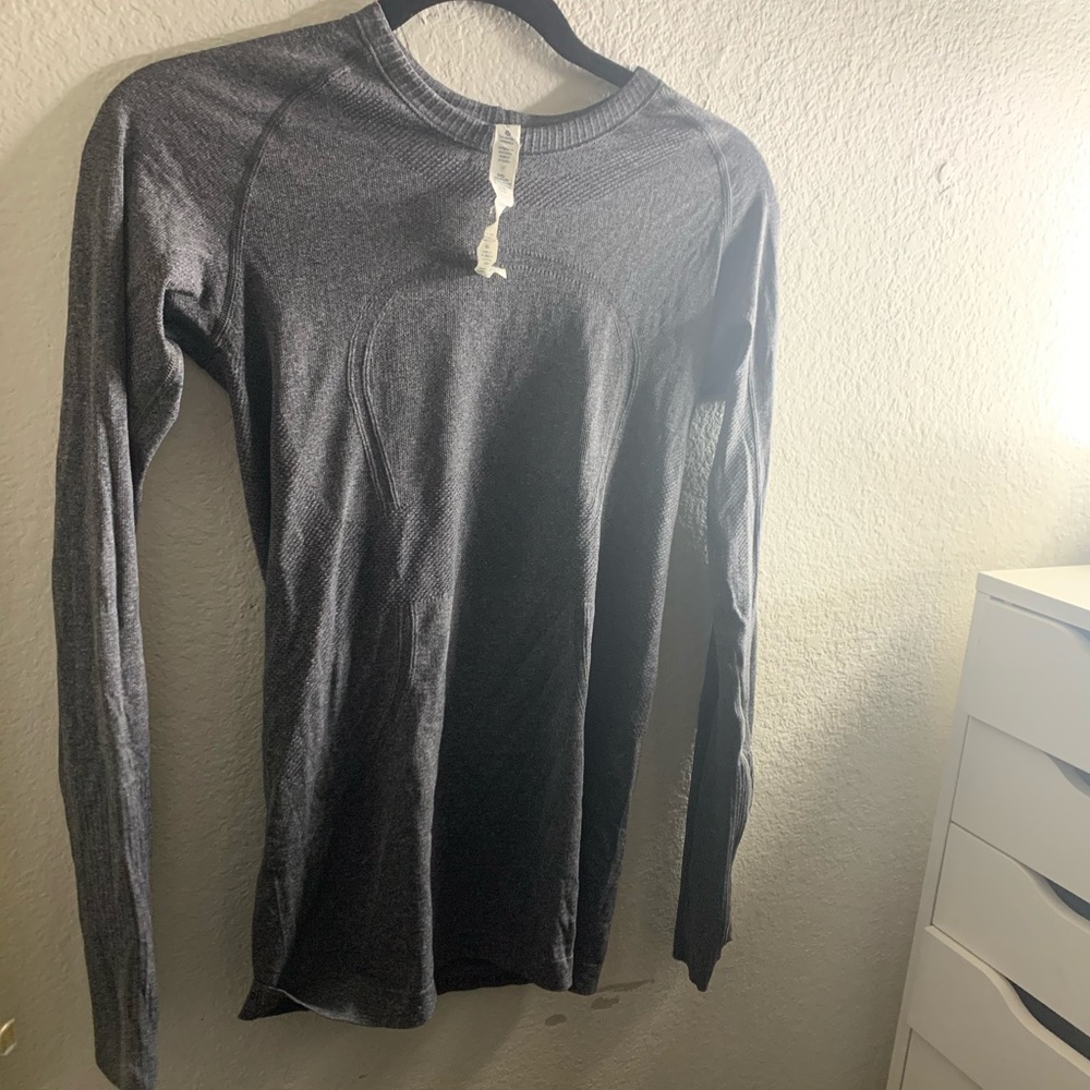 Long Sleve Lululemon top!